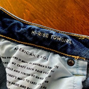 American Eagle High rise Tomgirl super stretch jeans, excellent condition.